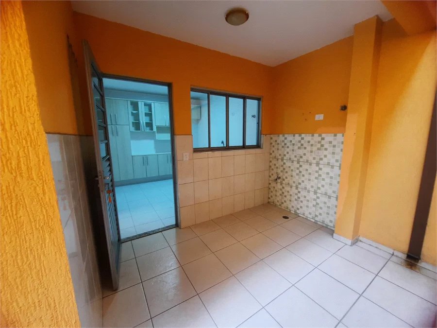 Casa para alugar com 3 quartos, sendo 1 suíte, no condomínio Residencial Sol Francisco, São Paulo - SP