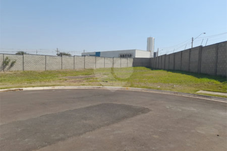 Terreno à venda no condomínio Monte das Araucárias