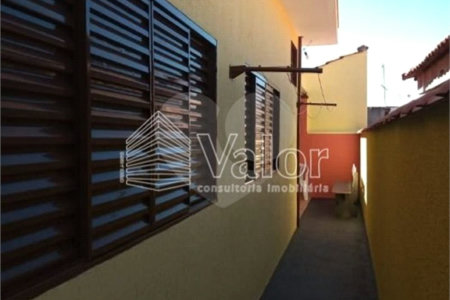 Casa Térrea com 2 dormitórios, sendo 1 suíte.