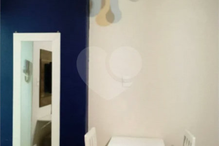 Apartamento Reformado à Venda – Localização Privilegiada!