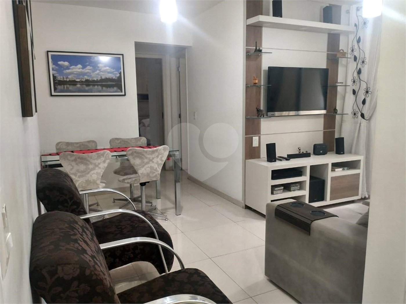 Apto no Cambuci de 55m2, com 2 dorms, 2 banheiros, 1 suíte, 1 vaga. Estuda permuta.
