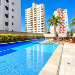 Apartamento de 127 m² em andar alto, com vista livre, 3 suítes planejadas, sacada gourmet envidraçada, 2 vagas e lazer completo, próximo ao Shopping Golden Square e à Avenida Kennedy.