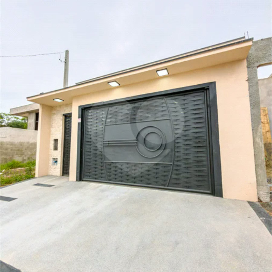 Indaiatuba - Jardim Bom sucesso - Área total: 150m² - Área construída: 115m² - 3 dormitórios sendo 1 suíte com armário planejado;Sala para dois ambientes; Banheiros com box gabinetes e espelhos; Área gourmet com churrasqueira a carvão e móveis planejados; Lavanderia coberta; Ar condicionado na sala