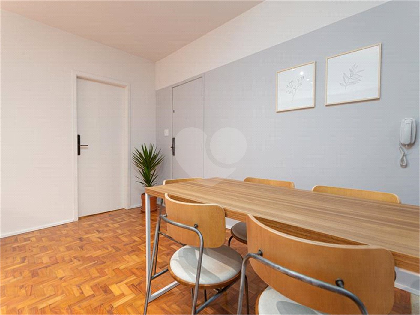 Excelente oportunidade para reformar e ficar com o apartamento dos seus sonhos!