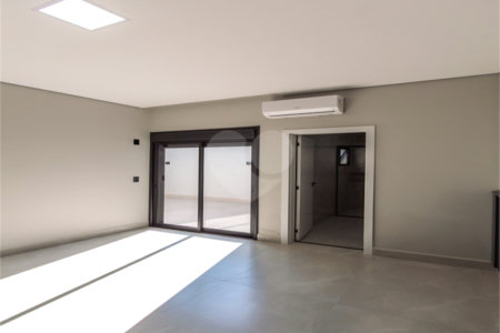 Indaiatuba- Jardim Bom Sucesso - Venda: R$ 765.000,00 - Área total: 150m² Área construída: 115m² - 3 dormitórios sendo 1 suíte com armário planejado; Cozinha integrada; Sala para dois ambientes; Banheiros com box gabinetes e espelhos; Área gourmet com churrasqueira a carvão e móveis planejados;