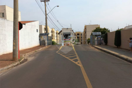 Apartamento no Condomínio Residencial Jardim das Torres.