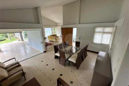 Chácara no Condomínio Vale das Laranjeiras em Indaiatuba SP - Venda - R$ 3,600.000,00 - Locaçao - R$ 30.000,00 mais encargos - Linda, espaçosa, aconchegante, acabamento de alto padrão em rua tranquila e arborizada, em um dos Condomínios mais valorizados de Indaiatuba. Com fácil acesso as principa