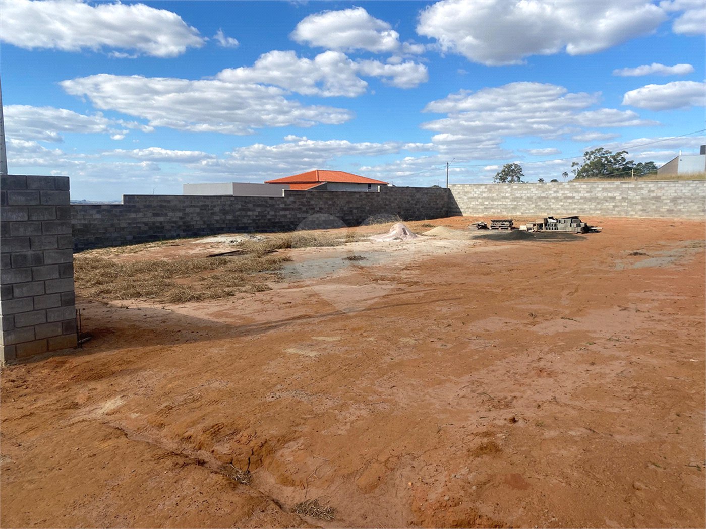 Terreno com 1.000m2 á venda, em São Carlos-SP.