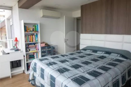 Cobertura amplo com 110m² mobilizada à venda no Campo Belo
