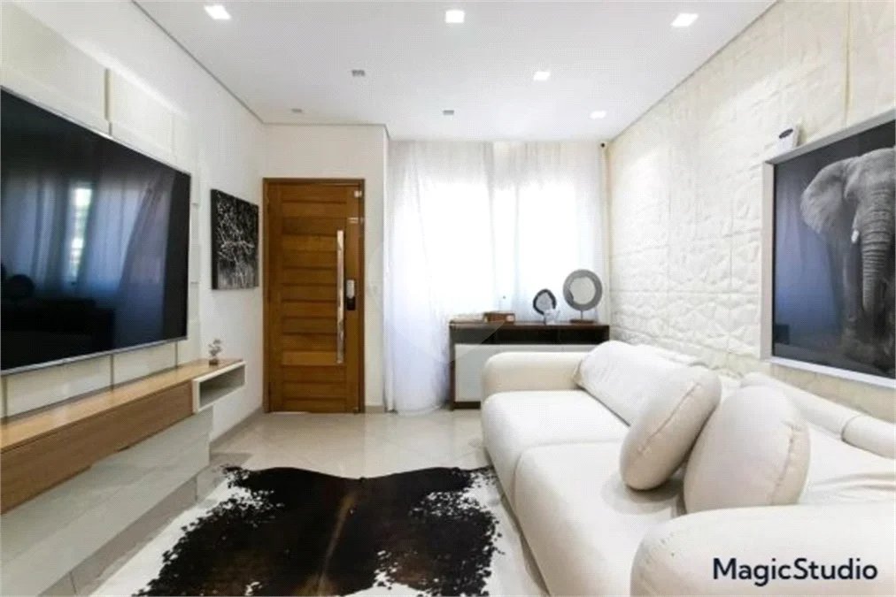 Casa com 153m², 3 dormitórios, sendo 1 suíte, 4 vagas, à venda na Penha.