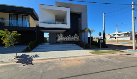 Casa à venda com 3 suítes no condomínio Vista da Serra, Atibaia - SP
