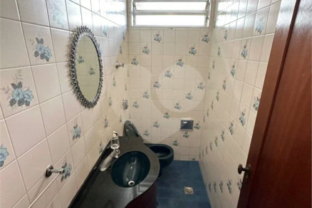 Casa à Venda no Bosque da Saúde com 271m², 3 Dormitórios, 1 Suíte e 4 Vagas