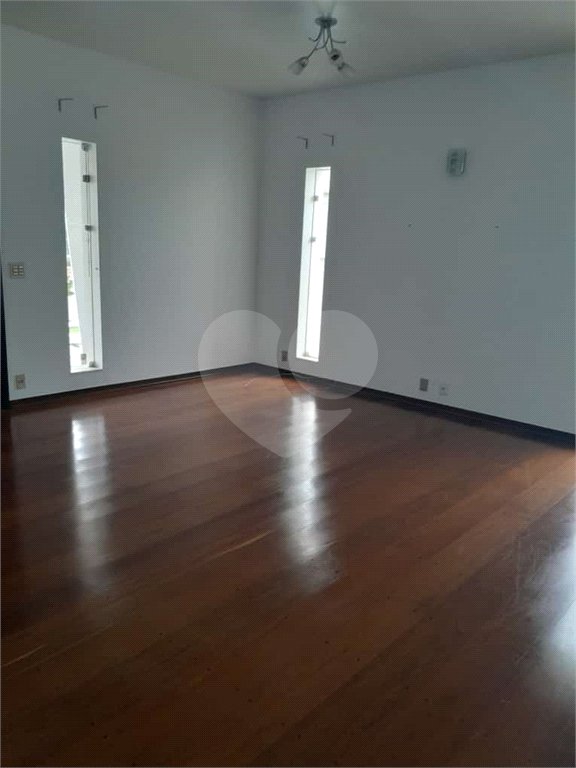 Linda casa para venda / Locação em bairro nobre