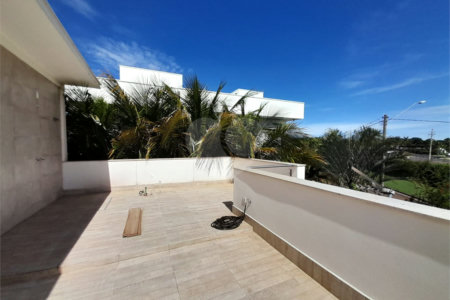 Casa à Venda no Condomínio Damha III – Elegância e Conforto para sua Família
