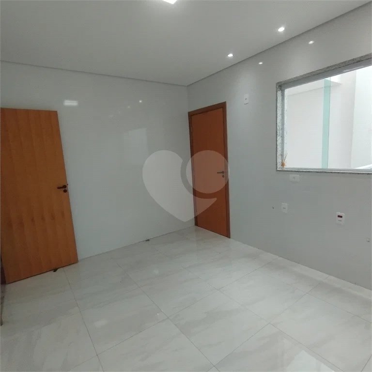 Sobrado à venda, 3 suítes, garagem, a 300 m do metrô Vila Matilde