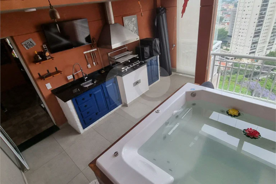 Apartamento em cobertura na Vila Prudente com 2 dormitórios, 1 suíte, 2 sacadas e hidromassagem.
