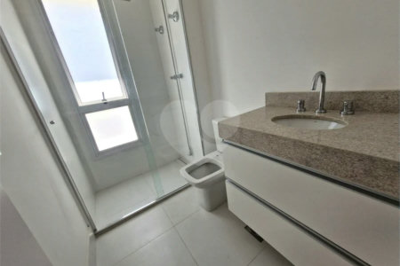 Casa à venda ou para alugar com 3 suítes no condomínio Jardim Flora, São Paulo - SP