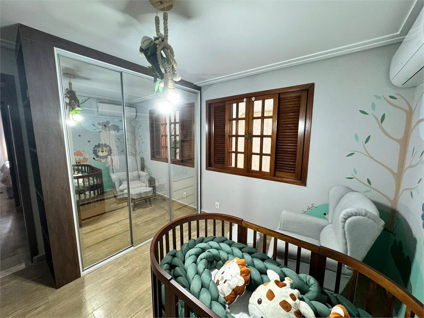 Casa à venda com 3 quartos, sendo 1 suíte, no condomínio Residencial Jardim das Flores 1510, Cotia - SP