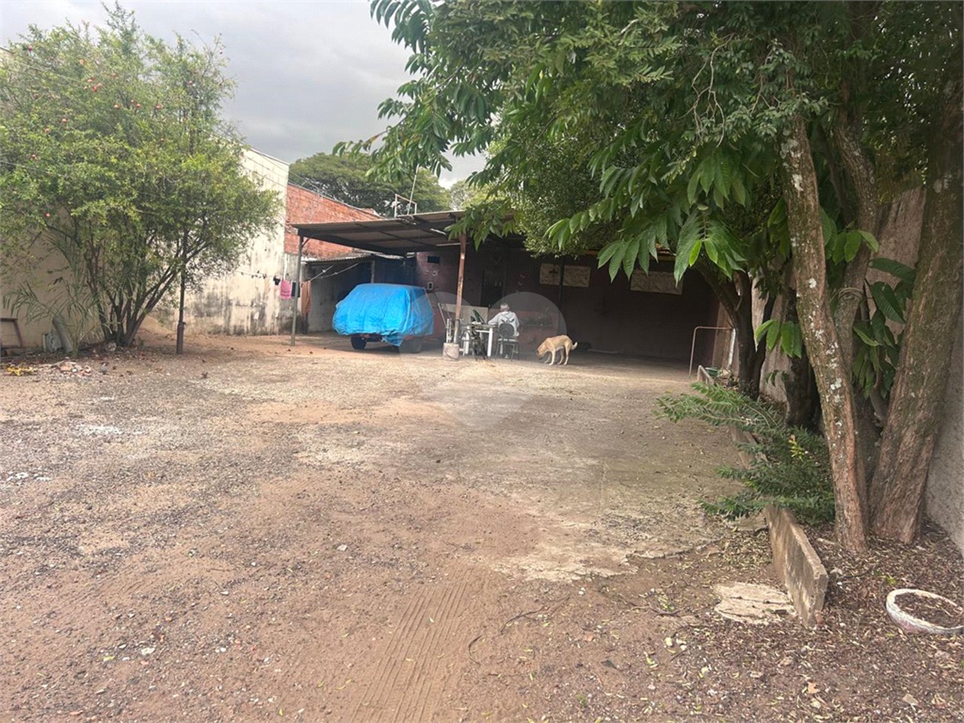 Terreno já cimentado a venda no Jockey Club