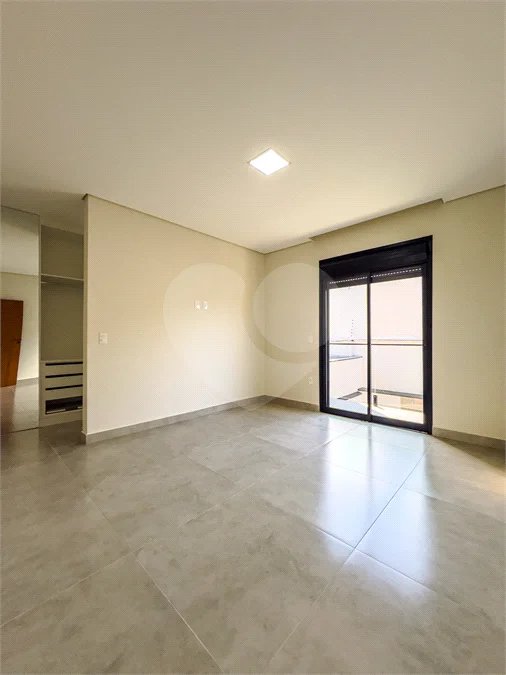 Indaiatuba - Condomínio Milano - Sobrado - 350 m² de terreno - 240 m² de área construída - 4 vagas de garagem, sendo 2 cobertas - Salas de estar e jantar integradas - 3 suítes com closet e varanda no pavimento superior - Escritório no térreo - Espaço gourmet com churrasqueira - Banheiro externo