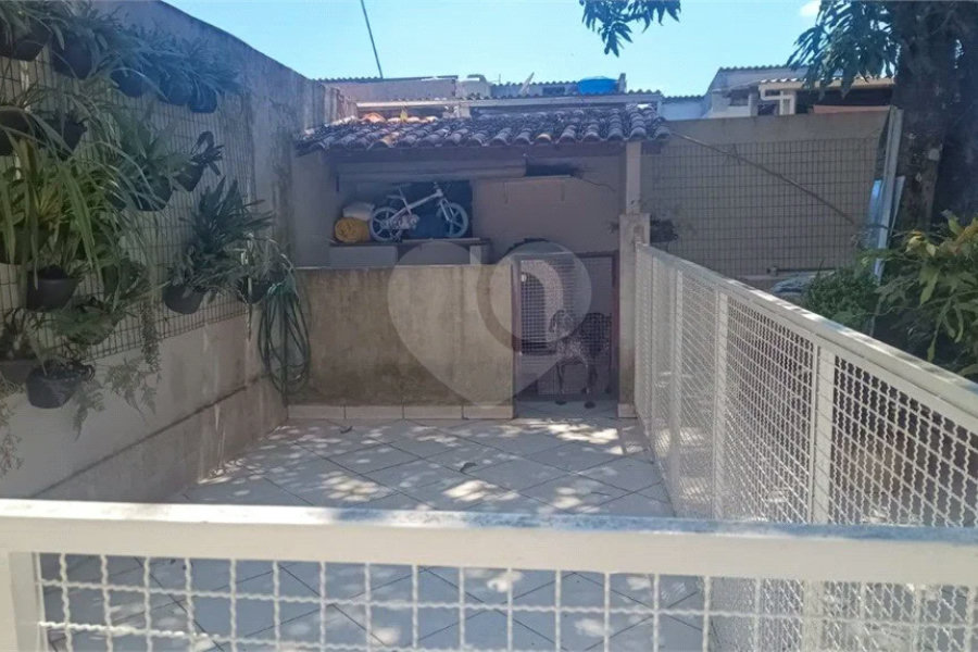 Ótimo sobrado à venda, ao lado do Roldão na Av. Cupece.