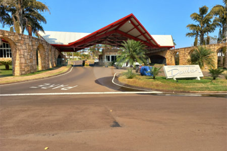 Casa Térrea no Condomínio Damha I,
