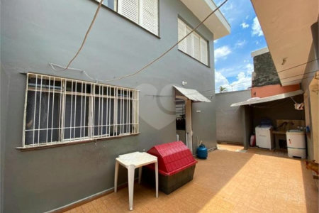 Casa com 202m² , 4 dormitórios , sendo 1 suíte , 3 vagas de garagem.