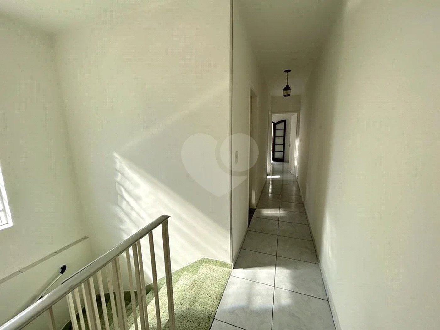 SOBRADO PARA LOCAÇÃO NO PARQUE DOMINGOS COM 03 DORM 01 SUITE 02 VAGAS DE GARAGEM