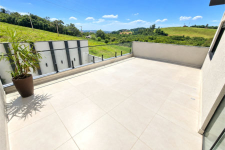 Linda casa em condomínio fechado, unindo conforto, lazer e segurança para você e sua família!