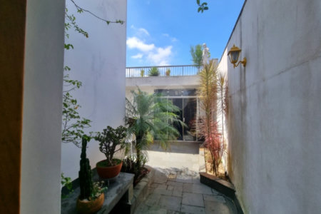 Sobrado com 300m² , 3 dormitórios , sendo 2 suítes , 4 vagas , à venda no Jabaquara.