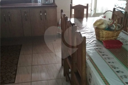 Casa térrea para venda ou locação no Jardim São Carlos V
