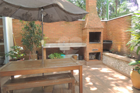 Casa à venda com 4 suítes no condomínio Ville de France, São Paulo - SP