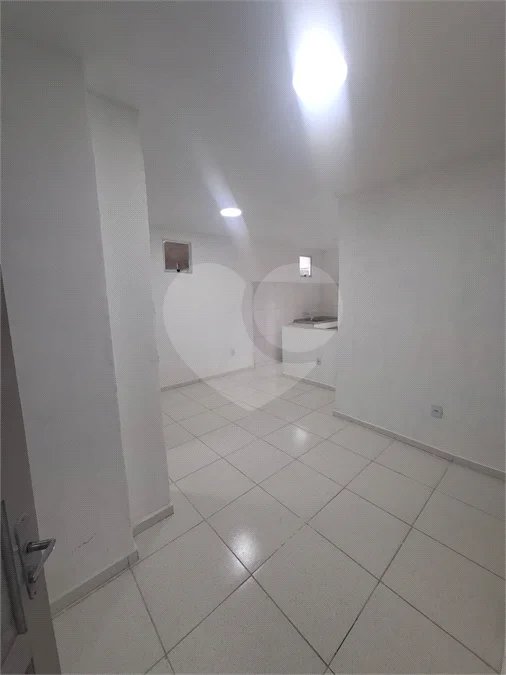 SOBRADO TIPO APARTAMENTO COM 1 QUARTO PARA LOCAÇÃO 42m² - SANTISSIMO