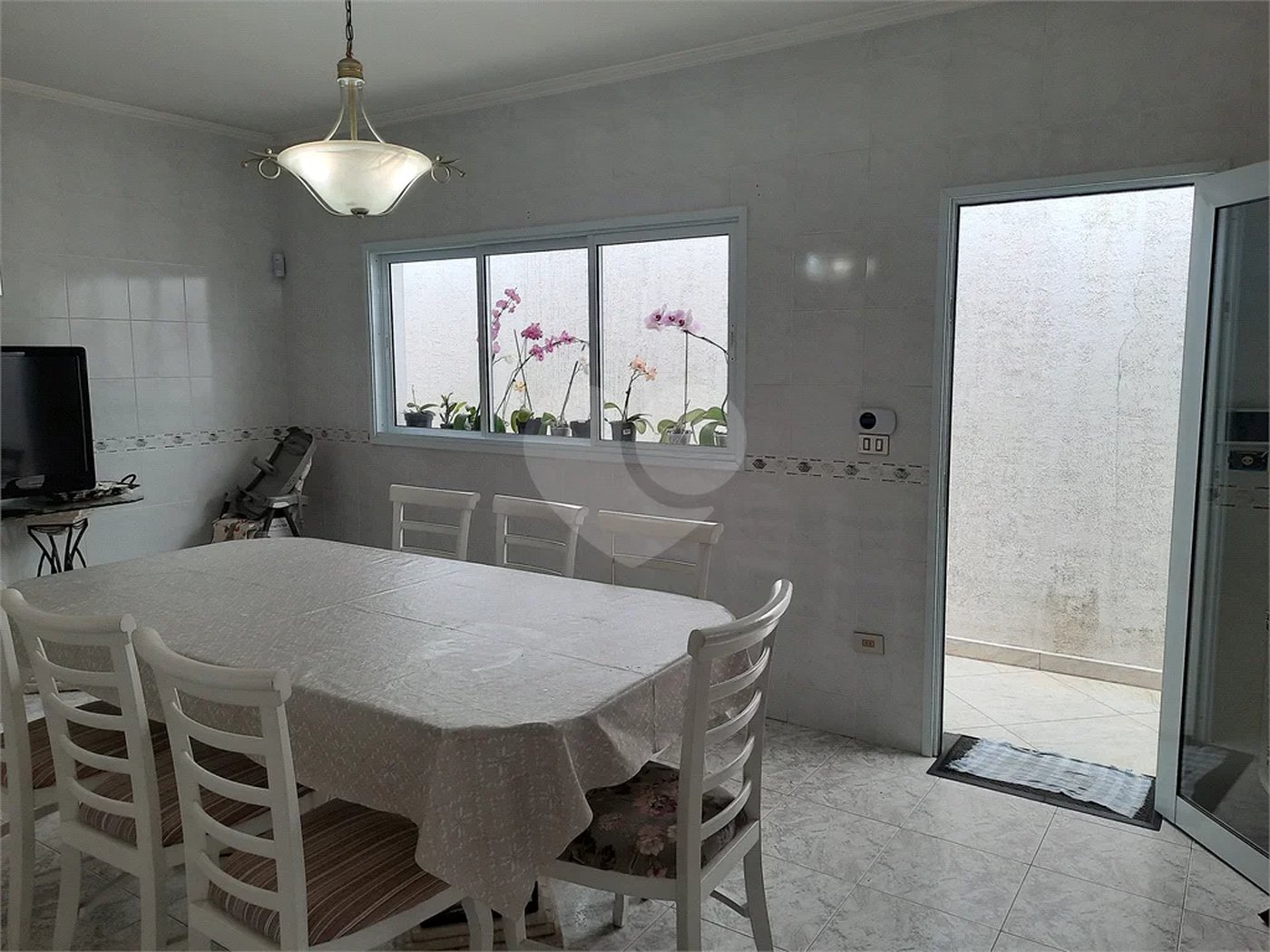 casa térrea na Vila Romana, 07 vagas de garagem, 4 quartos,, sendo 1 suíte amplo quintal.