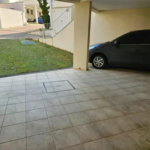 Linda casa em condomínio fechado – conforto, espaço e sofisticação!
