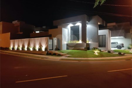 Casa para venda no condomínio de alto padrão Damha III,
