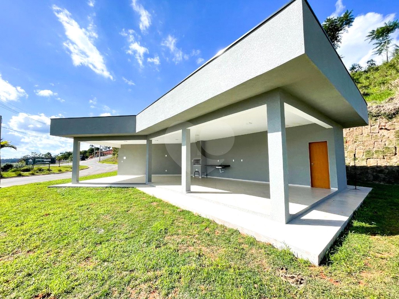 Terrenos a partir 300 metros em condomínio fechado e pronto para construir, aceita financiamento