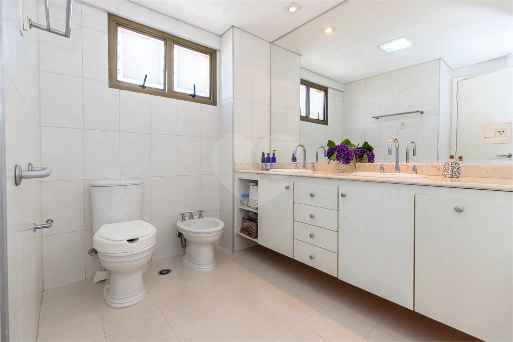 Apartamento à venda na Vila Mariana com 4 dormitórios