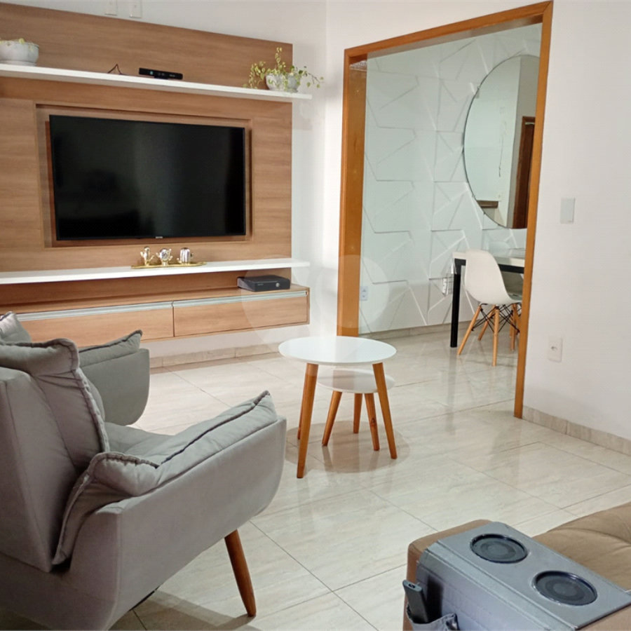 Sobrado 195m² com Elevador, Jacuzzi, 2 Dorms e 5 Vagas – Conforto e Lazer no Parque Oratório.