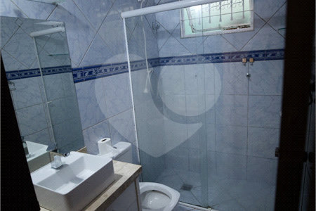 Casa com 4 Dormitórios e área de lazer com piscina