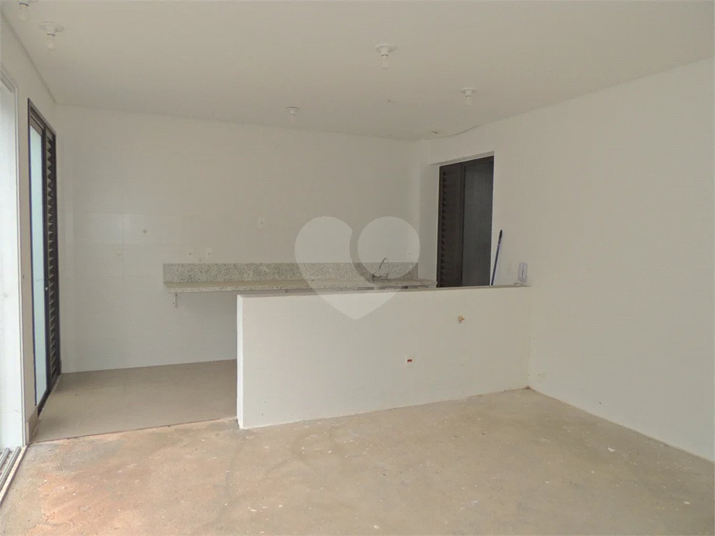 Casa à venda com 3 suítes no condomínio Jardim Flora, São Paulo - SP