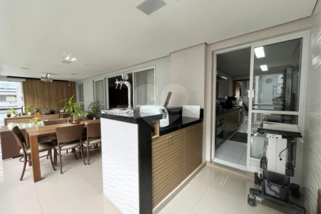 Apartamento á venda com 200m² - Bosque da Saúde