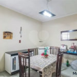 Casa com 275m², 3 quartos, 2 suítes, 8 garagens, à venda em Santo André