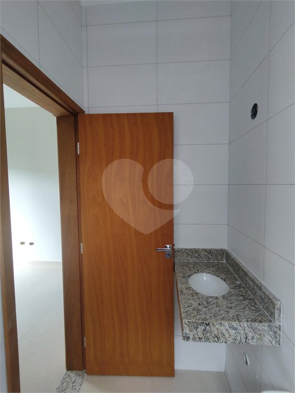 Casa térrea em Atibaia com 3 suítes, sala 2 ambientes, 2 vagas garagem, excelente localização, pronta para morar
