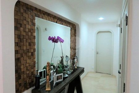 APARTAMENTO UM POR ANDAR!