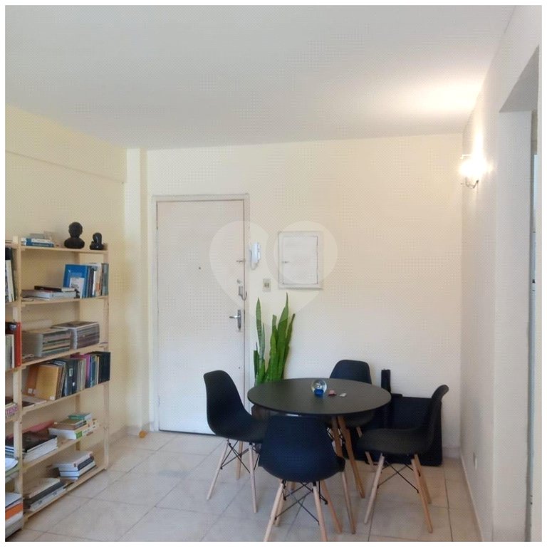 Apartamento mobiliado com 49 m² de área útil, 1 quarto, à venda na Bela Vista