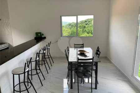 Belíssima Chácara- Loteamento Pedra Bela- Bairro Pedreira- em Atibaia.