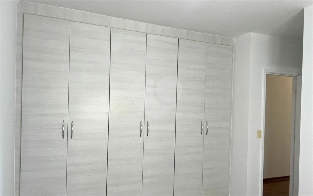 Excelente apartamento de 3 dormitórios, sendo uma Suíte e 2 vagas de garagem.