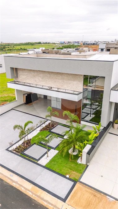 Casa Térrea – Condomínio Maria Cândida - 300 m² de terreno - 212 m² de área construída - 4 vagas de garagem, sendo 2 cobertas - Sala de jantar e estar integradas, com pé-direito duplo e cortina - 3 suítes com ar-condicionado, sendo 1 master com closet – planejado – Roupeiro – Escritório - Cozinha
