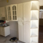 Casa térrea com 3 dormitórios, sendo 1 suíte.